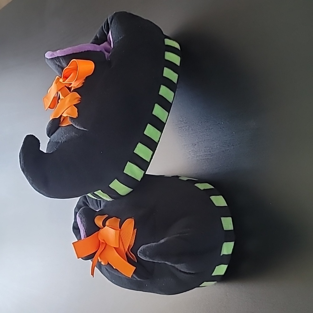 Halloween witch slippers sz 7-8